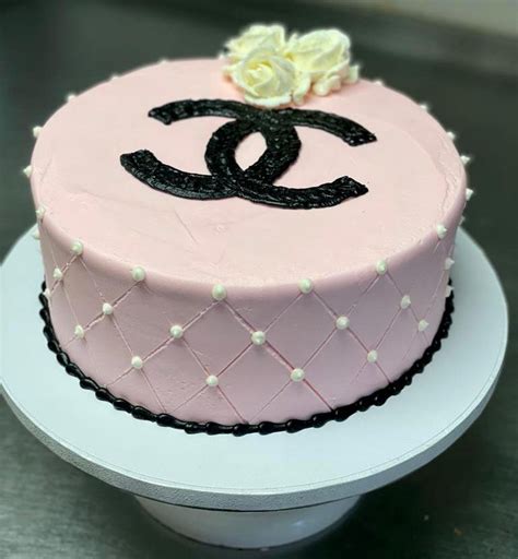 how to duplicate chanel c on cake|how to change design to cake.